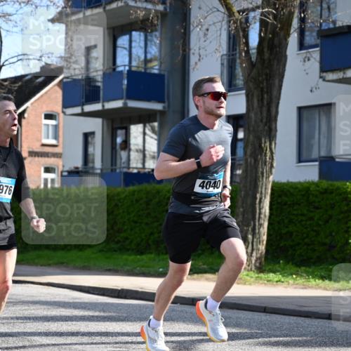 12.04.2026 - 45. Internationalen Wilhelmsburger Insellauf J. Mangold http://msf.ph/oto/9459274 12.04.2026 10:39:27 Ziel 4608, 2878, 3110, 4040, 4325, 4871, 4393, 4976, 3043, 5405, 5331, 2521, 2953, 4522, 3442, 5688, 3834, 4629, 4401, 2100, 4490 meine-sportfotos.de
