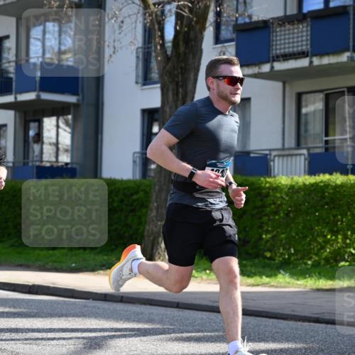 12.04.2026 - 45. Internationalen Wilhelmsburger Insellauf J. Mangold http://msf.ph/oto/9459279 12.04.2026 10:39:27 Ziel 4608, 2878, 3110, 4040, 4325, 4871, 4393, 4976, 3043, 5405, 5331, 2521, 2953, 4522, 3442, 5688, 3834, 4629, 4401, 2100, 4490 meine-sportfotos.de