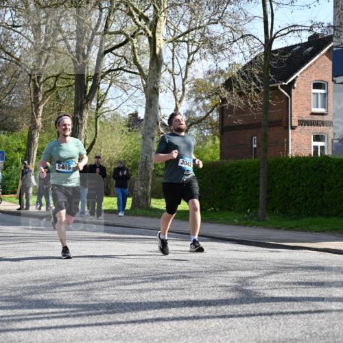 12.04.2026 - 45. Internationalen Wilhelmsburger Insellauf J. Mangold http://msf.ph/oto/9459280 12.04.2026 10:39:29 Ziel 2878, 3110, 4040, 4325, 4871, 4393, 4976, 3043, 5405, 5331, 2521, 2953, 4522, 3442, 5688, 3834, 4629, 4401, 4401, 2100, 4490, 3781, 3785 meine-sportfotos.de
