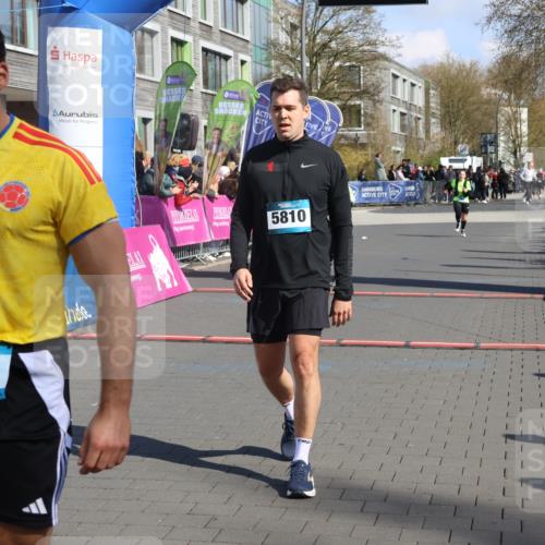 12.04.2026 - 45. Internationalen Wilhelmsburger Insellauf Strokosch-Dieckow http://msf.ph/oto/9459281 12.04.2026 11:05:50 Ziel 5810, 3322 meine-sportfotos.de