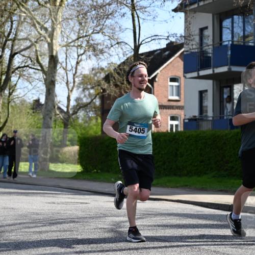 12.04.2026 - 45. Internationalen Wilhelmsburger Insellauf J. Mangold http://msf.ph/oto/9459289 12.04.2026 10:39:30 Ziel 3110, 4040, 4325, 4871, 4393, 4976, 3043, 5405, 5331, 2521, 2953, 4522, 3442, 5688, 3834, 4629, 4401, 2100, 4490, 3781, 3785 meine-sportfotos.de