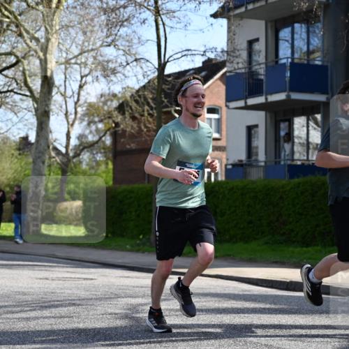 12.04.2026 - 45. Internationalen Wilhelmsburger Insellauf J. Mangold http://msf.ph/oto/9459291 12.04.2026 10:39:30 Ziel 3110, 4040, 4325, 4871, 4393, 4976, 3043, 5405, 5331, 2521, 2953, 4522, 3442, 5688, 3834, 4629, 4401, 2100, 4490, 3781, 3785 meine-sportfotos.de