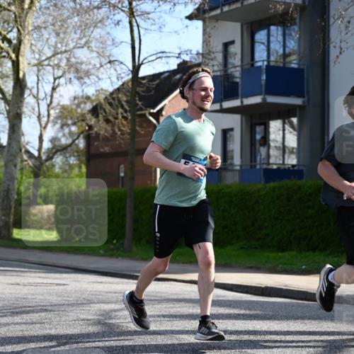 12.04.2026 - 45. Internationalen Wilhelmsburger Insellauf J. Mangold http://msf.ph/oto/9459292 12.04.2026 10:39:30 Ziel 3110, 4040, 4325, 4871, 4393, 4976, 3043, 5405, 5331, 2521, 2953, 4522, 3442, 5688, 3834, 4629, 4401, 2100, 4490, 3781, 3785 meine-sportfotos.de