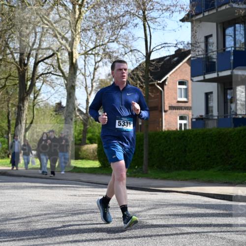 12.04.2026 - 45. Internationalen Wilhelmsburger Insellauf J. Mangold http://msf.ph/oto/9459303 12.04.2026 10:39:32 Ziel 3110, 4040, 4325, 4871, 4393, 4976, 3043, 5405, 5331, 2521, 2953, 4522, 3442, 5688, 5688, 3834, 4629, 4401, 2100, 4490, 3781, 3785 meine-sportfotos.de