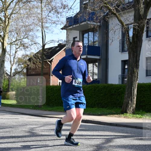12.04.2026 - 45. Internationalen Wilhelmsburger Insellauf J. Mangold http://msf.ph/oto/9459310 12.04.2026 10:39:32 Ziel 3110, 4040, 4325, 4871, 4393, 4976, 3043, 5405, 5331, 2521, 2953, 4522, 3442, 5688, 5688, 3834, 4629, 4401, 2100, 4490, 3781, 3785 meine-sportfotos.de