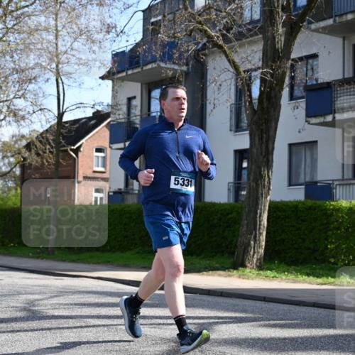 12.04.2026 - 45. Internationalen Wilhelmsburger Insellauf J. Mangold http://msf.ph/oto/9459314 12.04.2026 10:39:32 Ziel 3110, 4040, 4325, 4871, 4393, 4976, 3043, 5405, 5331, 2521, 2953, 4522, 3442, 5688, 5688, 3834, 4629, 4401, 2100, 4490, 3781, 3785 meine-sportfotos.de