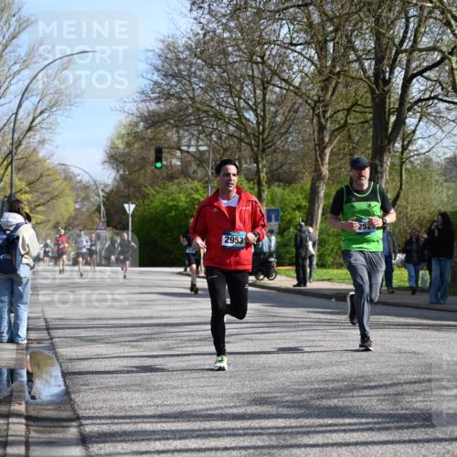 12.04.2026 - 45. Internationalen Wilhelmsburger Insellauf J. Mangold http://msf.ph/oto/9459315 12.04.2026 10:39:35 Ziel 4976, 3043, 5405, 5331, 2521, 2953, 4522, 3442, 5688, 3834, 4629, 4401, 2100, 4490, 3781, 3785, 2711 meine-sportfotos.de