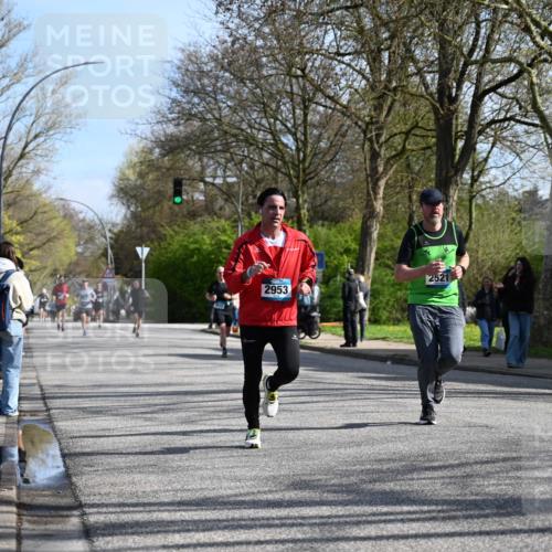 12.04.2026 - 45. Internationalen Wilhelmsburger Insellauf J. Mangold http://msf.ph/oto/9459316 12.04.2026 10:39:35 Ziel 4976, 3043, 5405, 5331, 2521, 2953, 4522, 3442, 5688, 3834, 4629, 4401, 2100, 4490, 3781, 3785, 2711 meine-sportfotos.de