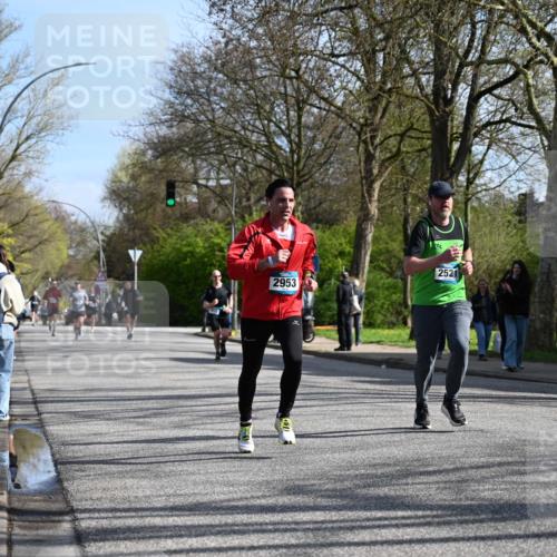 12.04.2026 - 45. Internationalen Wilhelmsburger Insellauf J. Mangold http://msf.ph/oto/9459317 12.04.2026 10:39:35 Ziel 4976, 3043, 5405, 5331, 2521, 2953, 4522, 3442, 5688, 3834, 4629, 4401, 2100, 4490, 3781, 3785, 2711 meine-sportfotos.de
