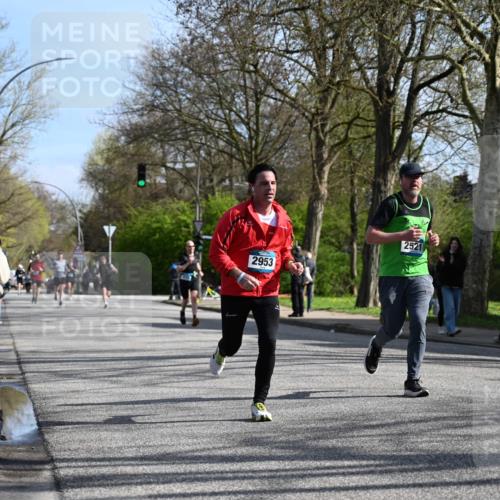 12.04.2026 - 45. Internationalen Wilhelmsburger Insellauf J. Mangold http://msf.ph/oto/9459321 12.04.2026 10:39:35 Ziel 4976, 3043, 5405, 5331, 2521, 2953, 4522, 3442, 5688, 3834, 4629, 4401, 2100, 4490, 3781, 3785, 2711 meine-sportfotos.de