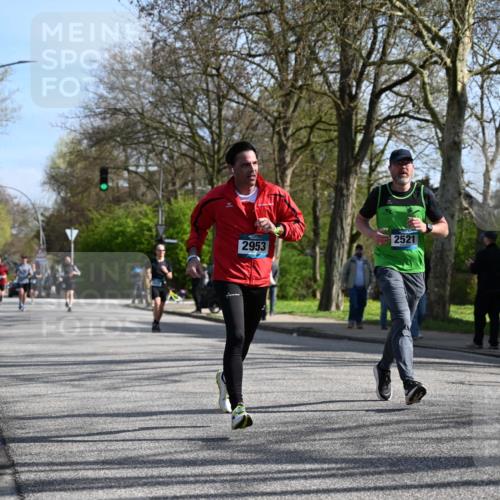 12.04.2026 - 45. Internationalen Wilhelmsburger Insellauf J. Mangold http://msf.ph/oto/9459325 12.04.2026 10:39:35 Ziel 4976, 3043, 5405, 5331, 2521, 2953, 4522, 3442, 5688, 3834, 4629, 4401, 2100, 4490, 3781, 3785, 2711 meine-sportfotos.de