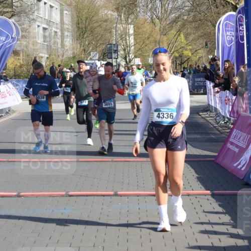 12.04.2026 - 45. Internationalen Wilhelmsburger Insellauf Strokosch-Dieckow http://msf.ph/oto/9459329 12.04.2026 10:49:15 Ziel 4336, 3760, 3695, 5039, 2672, 4789 meine-sportfotos.de