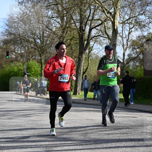 12.04.2026 - 45. Internationalen Wilhelmsburger Insellauf J. Mangold http://msf.ph/oto/9459330 12.04.2026 10:39:36 Ziel 3043, 5405, 5331, 2521, 2953, 4522, 3442, 5688, 3834, 4629, 4401, 2100, 4490, 3781, 3785, 2711 meine-sportfotos.de