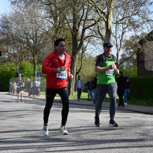 12.04.2026 - 45. Internationalen Wilhelmsburger Insellauf J. Mangold http://msf.ph/oto/9459331 12.04.2026 10:39:36 Ziel 3043, 5405, 5331, 2521, 2953, 4522, 3442, 5688, 3834, 4629, 4401, 2100, 4490, 3781, 3785, 2711 meine-sportfotos.de