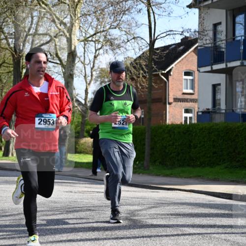 12.04.2026 - 45. Internationalen Wilhelmsburger Insellauf J. Mangold http://msf.ph/oto/9459332 12.04.2026 10:39:36 Ziel 3043, 5405, 5331, 2521, 2953, 4522, 3442, 5688, 3834, 4629, 4401, 2100, 4490, 3781, 3785, 2711 meine-sportfotos.de