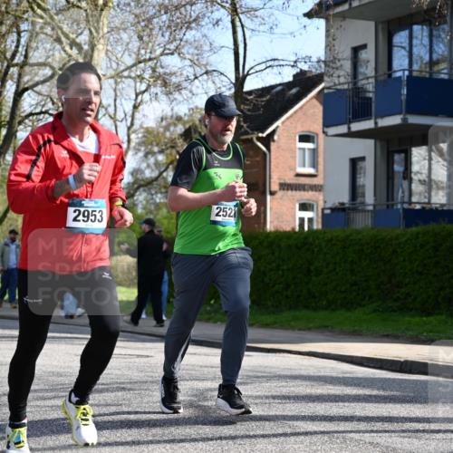 12.04.2026 - 45. Internationalen Wilhelmsburger Insellauf J. Mangold http://msf.ph/oto/9459335 12.04.2026 10:39:36 Ziel 3043, 5405, 5331, 2521, 2953, 4522, 3442, 5688, 3834, 4629, 4401, 2100, 4490, 3781, 3785, 2711 meine-sportfotos.de