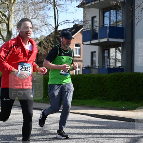 12.04.2026 - 45. Internationalen Wilhelmsburger Insellauf J. Mangold http://msf.ph/oto/9459337 12.04.2026 10:39:37 Ziel 3043, 5405, 5331, 2521, 2953, 4522, 3442, 5688, 3834, 4629, 4401, 2100, 4490, 3781, 3785, 2711 meine-sportfotos.de