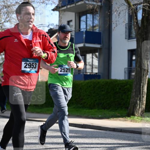 12.04.2026 - 45. Internationalen Wilhelmsburger Insellauf J. Mangold http://msf.ph/oto/9459342 12.04.2026 10:39:37 Ziel 3043, 5405, 5331, 2521, 2953, 4522, 3442, 5688, 3834, 4629, 4401, 2100, 4490, 3781, 3785, 2711 meine-sportfotos.de