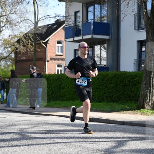 12.04.2026 - 45. Internationalen Wilhelmsburger Insellauf J. Mangold http://msf.ph/oto/9459345 12.04.2026 10:39:41 Ziel 5331, 2521, 2953, 4522, 3442, 5688, 3834, 4629, 4401, 4401, 2100, 4490, 3781, 3785, 2711, 3144 meine-sportfotos.de