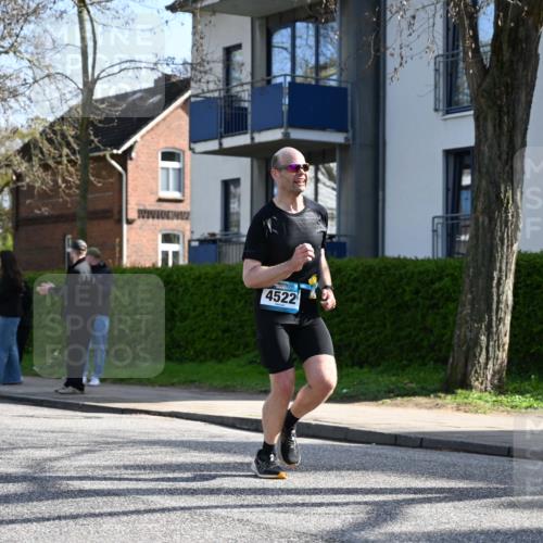 12.04.2026 - 45. Internationalen Wilhelmsburger Insellauf J. Mangold http://msf.ph/oto/9459346 12.04.2026 10:39:41 Ziel 5331, 2521, 2953, 4522, 3442, 5688, 3834, 4629, 4401, 4401, 2100, 4490, 3781, 3785, 2711, 3144 meine-sportfotos.de
