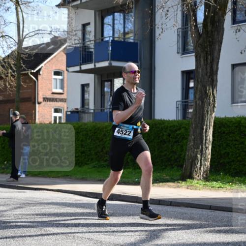 12.04.2026 - 45. Internationalen Wilhelmsburger Insellauf J. Mangold http://msf.ph/oto/9459348 12.04.2026 10:39:41 Ziel 5331, 2521, 2953, 4522, 3442, 5688, 3834, 4629, 4401, 4401, 2100, 4490, 3781, 3785, 2711, 3144 meine-sportfotos.de