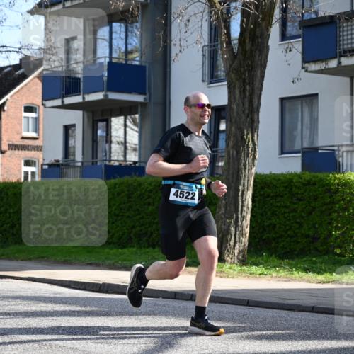 12.04.2026 - 45. Internationalen Wilhelmsburger Insellauf J. Mangold http://msf.ph/oto/9459351 12.04.2026 10:39:41 Ziel 5331, 2521, 2953, 4522, 3442, 5688, 3834, 4629, 4401, 4401, 2100, 4490, 3781, 3785, 2711, 3144 meine-sportfotos.de