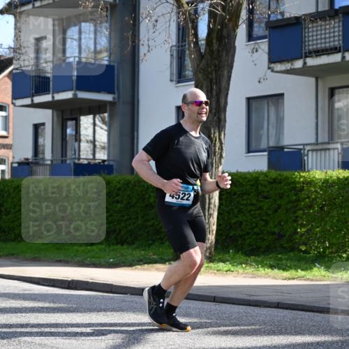 12.04.2026 - 45. Internationalen Wilhelmsburger Insellauf J. Mangold http://msf.ph/oto/9459352 12.04.2026 10:39:41 Ziel 5331, 2521, 2953, 4522, 3442, 5688, 3834, 4629, 4401, 4401, 2100, 4490, 3781, 3785, 2711, 3144 meine-sportfotos.de