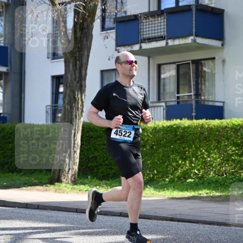 12.04.2026 - 45. Internationalen Wilhelmsburger Insellauf J. Mangold http://msf.ph/oto/9459358 12.04.2026 10:39:42 Ziel 5331, 2521, 2953, 4522, 3442, 5688, 3834, 4629, 4401, 2100, 4490, 3781, 3785, 2711, 3144 meine-sportfotos.de