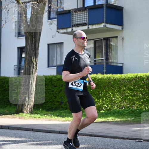 12.04.2026 - 45. Internationalen Wilhelmsburger Insellauf J. Mangold http://msf.ph/oto/9459359 12.04.2026 10:39:42 Ziel 5331, 2521, 2953, 4522, 3442, 5688, 3834, 4629, 4401, 2100, 4490, 3781, 3785, 2711, 3144 meine-sportfotos.de