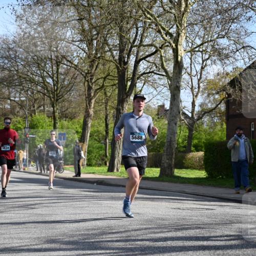 12.04.2026 - 45. Internationalen Wilhelmsburger Insellauf J. Mangold http://msf.ph/oto/9459366 12.04.2026 10:39:46 Ziel 2521, 2953, 4522, 3442, 5688, 3834, 4629, 4401, 2100, 4490, 3781, 3785, 2711, 3144, 5606, 3702, 4907, 2525 meine-sportfotos.de