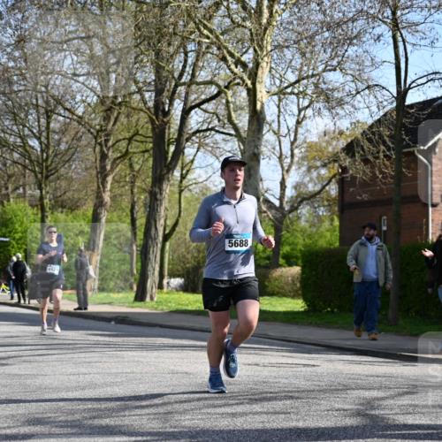 12.04.2026 - 45. Internationalen Wilhelmsburger Insellauf J. Mangold http://msf.ph/oto/9459371 12.04.2026 10:39:46 Ziel 2521, 2953, 4522, 3442, 5688, 3834, 4629, 4401, 2100, 4490, 3781, 3785, 2711, 3144, 5606, 3702, 4907, 2525 meine-sportfotos.de