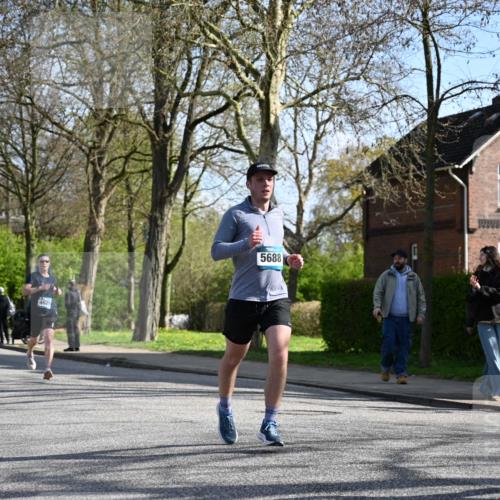 12.04.2026 - 45. Internationalen Wilhelmsburger Insellauf J. Mangold http://msf.ph/oto/9459372 12.04.2026 10:39:46 Ziel 2521, 2953, 4522, 3442, 5688, 3834, 4629, 4401, 2100, 4490, 3781, 3785, 2711, 3144, 5606, 3702, 4907, 2525 meine-sportfotos.de