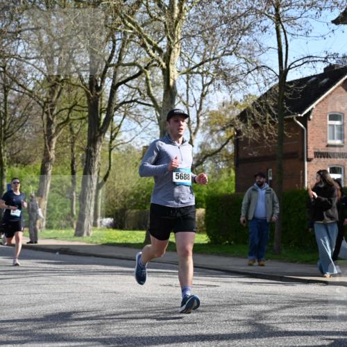 12.04.2026 - 45. Internationalen Wilhelmsburger Insellauf J. Mangold http://msf.ph/oto/9459374 12.04.2026 10:39:46 Ziel 2521, 2953, 4522, 3442, 5688, 3834, 4629, 4401, 2100, 4490, 3781, 3785, 2711, 3144, 5606, 3702, 4907, 2525 meine-sportfotos.de
