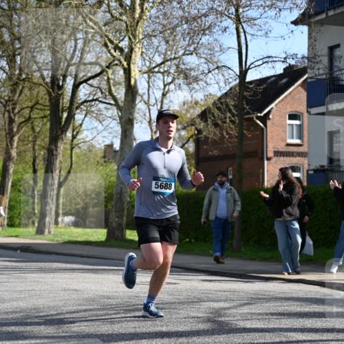 12.04.2026 - 45. Internationalen Wilhelmsburger Insellauf J. Mangold http://msf.ph/oto/9459377 12.04.2026 10:39:46 Ziel 2521, 2953, 4522, 3442, 5688, 3834, 4629, 4401, 2100, 4490, 3781, 3785, 2711, 3144, 5606, 3702, 4907, 2525 meine-sportfotos.de