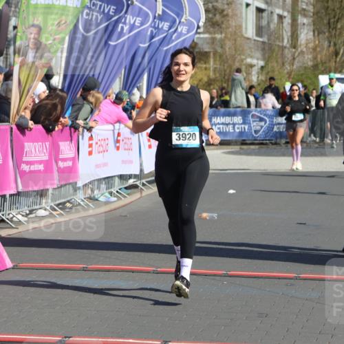 12.04.2026 - 45. Internationalen Wilhelmsburger Insellauf Strokosch-Dieckow http://msf.ph/oto/9459385 12.04.2026 11:06:04 Ziel 3920, 2267, 2268 meine-sportfotos.de