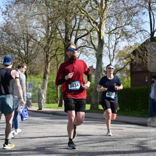 12.04.2026 - 45. Internationalen Wilhelmsburger Insellauf J. Mangold http://msf.ph/oto/9459401 12.04.2026 10:39:49 Ziel 4522, 3442, 5688, 3834, 4629, 4401, 2100, 4490, 3781, 3785, 2711, 3144, 5606, 3702, 4907, 2525, 3677, 2379 meine-sportfotos.de