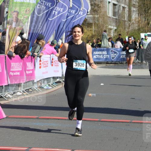 12.04.2026 - 45. Internationalen Wilhelmsburger Insellauf Strokosch-Dieckow http://msf.ph/oto/9459404 12.04.2026 11:06:04 Ziel 3920, 2267, 2268 meine-sportfotos.de