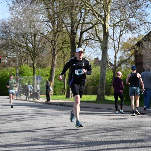 12.04.2026 - 45. Internationalen Wilhelmsburger Insellauf J. Mangold http://msf.ph/oto/9459417 12.04.2026 10:39:55 Ziel 3442, 5688, 3834, 4629, 4401, 2100, 4490, 3781, 3785, 2711, 3144, 5606, 3702, 4907, 2525, 3677, 2379 meine-sportfotos.de