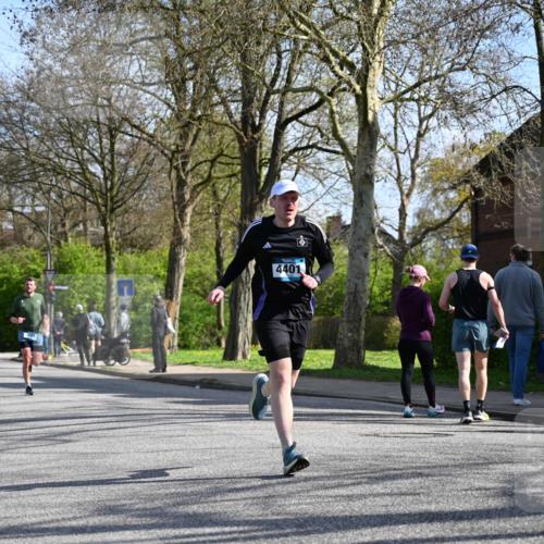12.04.2026 - 45. Internationalen Wilhelmsburger Insellauf J. Mangold http://msf.ph/oto/9459420 12.04.2026 10:39:55 Ziel 3442, 5688, 3834, 4629, 4401, 2100, 4490, 3781, 3785, 2711, 3144, 5606, 3702, 4907, 2525, 3677, 2379 meine-sportfotos.de