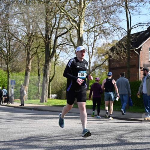 12.04.2026 - 45. Internationalen Wilhelmsburger Insellauf J. Mangold http://msf.ph/oto/9459425 12.04.2026 10:39:55 Ziel 3442, 5688, 3834, 4629, 4401, 2100, 4490, 3781, 3785, 2711, 3144, 5606, 3702, 4907, 2525, 3677, 2379 meine-sportfotos.de