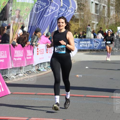 12.04.2026 - 45. Internationalen Wilhelmsburger Insellauf Strokosch-Dieckow http://msf.ph/oto/9459426 12.04.2026 11:06:04 Ziel 3920, 2267, 2268 meine-sportfotos.de