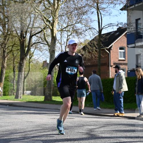 12.04.2026 - 45. Internationalen Wilhelmsburger Insellauf J. Mangold http://msf.ph/oto/9459429 12.04.2026 10:39:55 Ziel 3442, 5688, 3834, 4629, 4401, 2100, 4490, 3781, 3785, 2711, 3144, 5606, 3702, 4907, 2525, 3677, 2379 meine-sportfotos.de
