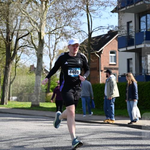 12.04.2026 - 45. Internationalen Wilhelmsburger Insellauf J. Mangold http://msf.ph/oto/9459433 12.04.2026 10:39:55 Ziel 3442, 5688, 3834, 4629, 4401, 2100, 4490, 3781, 3785, 2711, 3144, 5606, 3702, 4907, 2525, 3677, 2379 meine-sportfotos.de