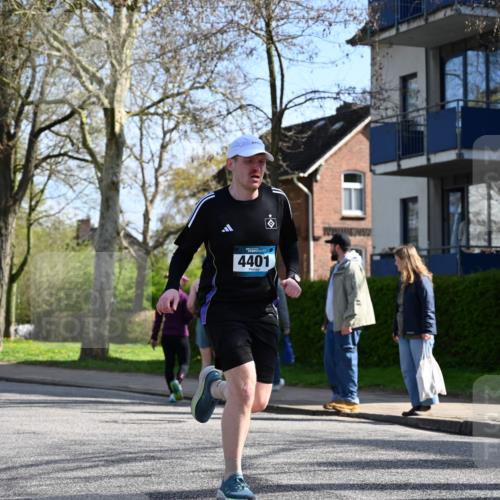12.04.2026 - 45. Internationalen Wilhelmsburger Insellauf J. Mangold http://msf.ph/oto/9459435 12.04.2026 10:39:56 Ziel 3442, 5688, 3834, 4629, 4401, 2100, 4490, 3781, 3785, 2711, 3144, 5606, 5606, 3702, 4907, 2525, 3677, 2379 meine-sportfotos.de