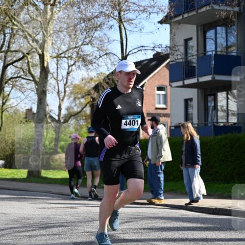 12.04.2026 - 45. Internationalen Wilhelmsburger Insellauf J. Mangold http://msf.ph/oto/9459436 12.04.2026 10:39:56 Ziel 3442, 5688, 3834, 4629, 4401, 2100, 4490, 3781, 3785, 2711, 3144, 5606, 5606, 3702, 4907, 2525, 3677, 2379 meine-sportfotos.de