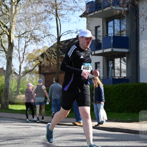12.04.2026 - 45. Internationalen Wilhelmsburger Insellauf J. Mangold http://msf.ph/oto/9459438 12.04.2026 10:39:56 Ziel 3442, 5688, 3834, 4629, 4401, 2100, 4490, 3781, 3785, 2711, 3144, 5606, 5606, 3702, 4907, 2525, 3677, 2379 meine-sportfotos.de