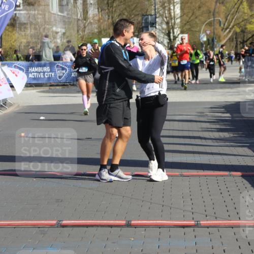 12.04.2026 - 45. Internationalen Wilhelmsburger Insellauf Strokosch-Dieckow http://msf.ph/oto/9459442 12.04.2026 11:06:05 Ziel 3920, 2267, 2268, 2767 meine-sportfotos.de