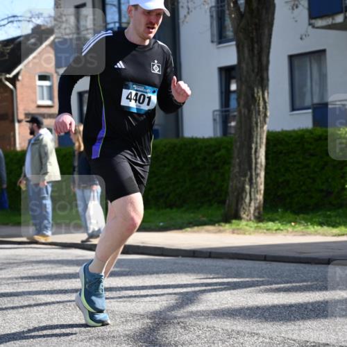12.04.2026 - 45. Internationalen Wilhelmsburger Insellauf J. Mangold http://msf.ph/oto/9459443 12.04.2026 10:39:56 Ziel 3442, 5688, 3834, 4629, 4401, 2100, 4490, 3781, 3785, 2711, 3144, 5606, 5606, 3702, 4907, 2525, 3677, 2379 meine-sportfotos.de