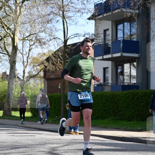 12.04.2026 - 45. Internationalen Wilhelmsburger Insellauf J. Mangold http://msf.ph/oto/9459455 12.04.2026 10:40:00 Ziel 4401, 2100, 4490, 3781, 3785, 2711, 3144, 5606, 3702, 4907, 2525, 3677, 2379, 3677, 2379, 3171 meine-sportfotos.de