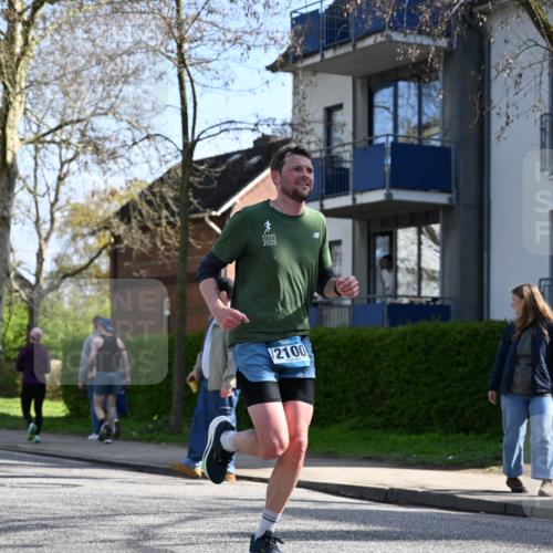 12.04.2026 - 45. Internationalen Wilhelmsburger Insellauf J. Mangold http://msf.ph/oto/9459456 12.04.2026 10:40:00 Ziel 4401, 2100, 4490, 3781, 3785, 2711, 3144, 5606, 3702, 4907, 2525, 3677, 2379, 3677, 2379, 3171 meine-sportfotos.de